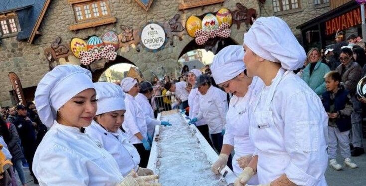 Bariloche: récord, fiesta y 220 metros de puro chocolate