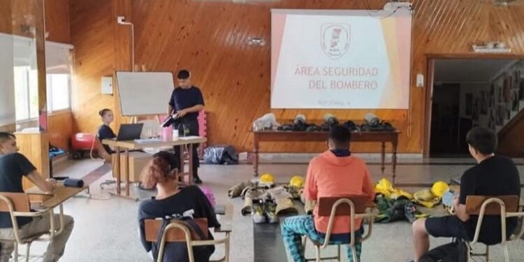 Galvez: Capacitación de aspirantes a ingresar al Cuartel de Bomberos
