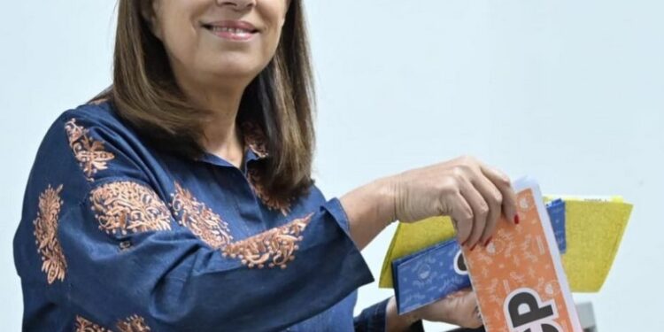 CLARA GARCÍA: “HOY ES UN DÍA HISTÓRICO PARA LA DEMOCRACIA SANTAFESINA: VOTAMOS POR EL FUTURO DE NUESTRA PROVINCIA”