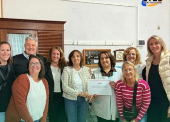 San Genaro: La municipalidad entregó a la Escuela 281 el aporte para la construcción de la cocina dentro del comedor escolar.