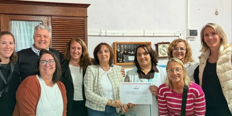 San Genaro: La municipalidad entregó a la Escuela 281 el aporte para la construcción de la cocina dentro del comedor escolar.