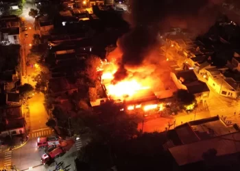 INCENDIO DE GRAN MAGNITUD EN UNA CARPINTERÍA DE CAÑADA DE GÓMEZ