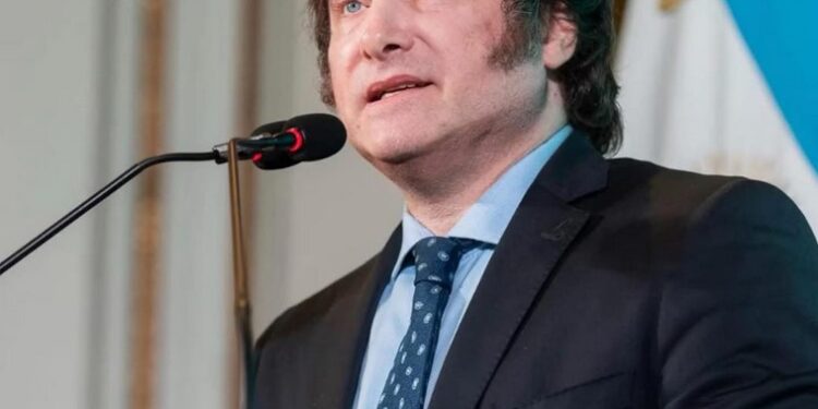 En 14 meses de gestión, el Gobierno de Javier Milei desvinculó a 42.034 empleados públicos, lo que equivale a una reducción del 8,4% del personal. La medida busca achicar el gasto.