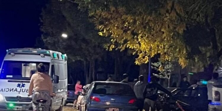 LAS ROSAS: UNA PELEA ENTRE VECINOS TERMINÓ CON UN JOVEN INTERNADO