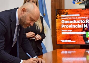 Provincia firmó el contrato para el inicio de la obra del Gasoducto de la Ruta Provincial Nº 93