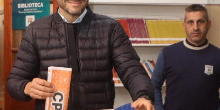 Votó Pullaro: “Es una elección muy importante porque se discute el futuro de nuestra Provincia”