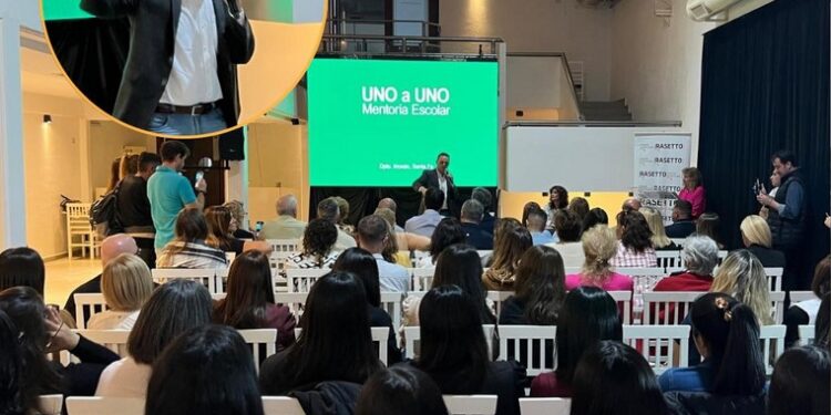 El senador Rasetto presentó en Cañada de Gómez el proyecto “Uno a Uno” – Mentoria Escolar
