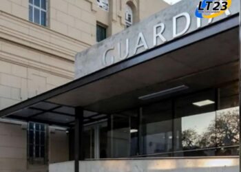 Apuñalaron a un joven en un bulevar de Santa Fe y como pudo pidió auxilio en un comercio