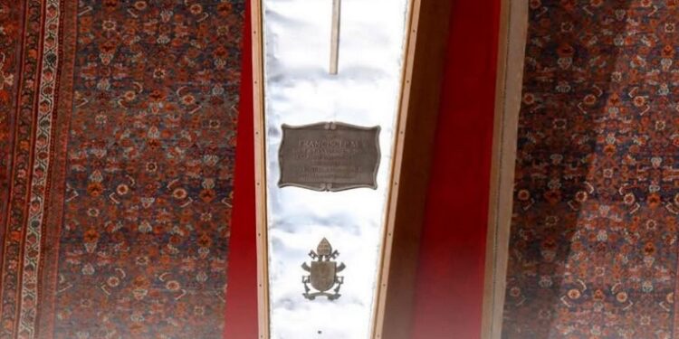 Sellaron el féretro del Papa Francisco en la basílica de San Pedro