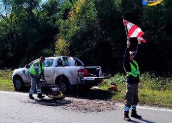 Ahora VIALIDAD NACIONAL EJECUTA BACHEOS SOBRE RN 178 ENTRE LAS PAREJAS Y LAS ROSAS