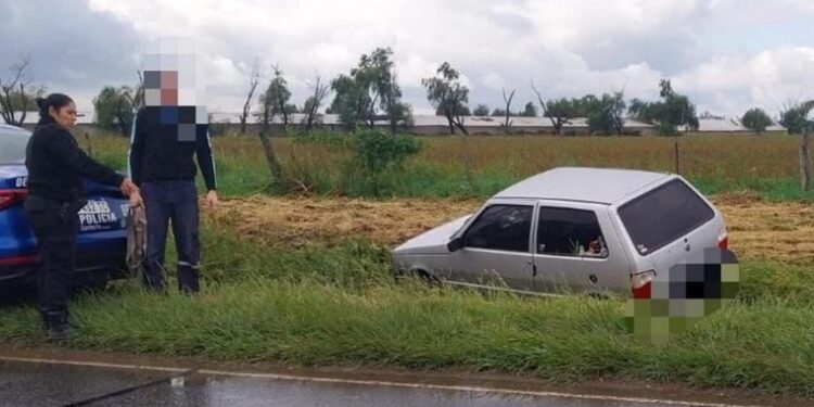 Barrancas: Un auto despistó en Ruta 11 por el agua en la calzada. No hubo lesionados.