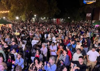 San Jorge: Multitudinaria convocatoria en la Plaza San Martín para celebrar las Fiestas Patronales