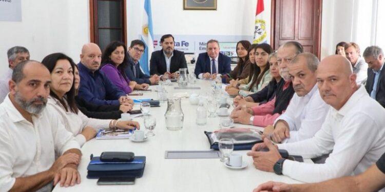 Paritaria: Provincia y gremios acordaron pasar a un cuarto intermedio hasta el miércoles 7 de mayo