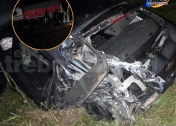 El Trebol: Un fuerte accidente entre un camión y un auto se produjo a la media noche del viernes, al sur de la Ruta Provincial 13.