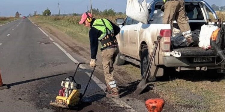 VIALIDAD NACIONAL CONTINÚA EL BACHEO DE RN 178 ENTRE LAS PAREJAS Y LAS ROSAS
