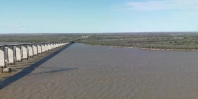 Buscan a tres pescadores rosarinos que desaparecieron en el río Paraná