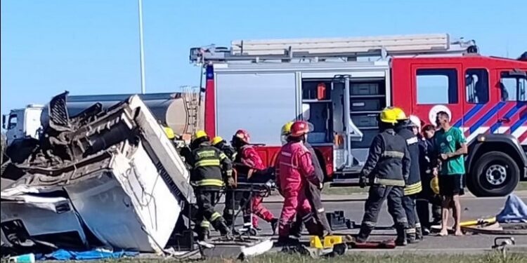 Totoras: Choque entre camiones en RP91 y RN34: una mujer embarazada fue trasladada a Rosario
