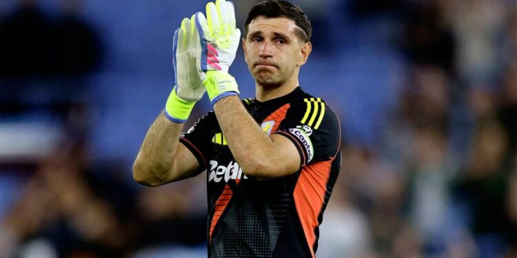 DIBU MARTÍNEZ SALIO EMOCIONADO TRAS LA VICTORIA DEL ASTON VILLA EN EL ULTIMO PARTIDO DE LIGA COMO LOCAL