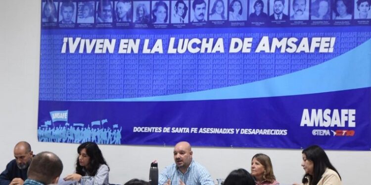 Docentes rechazaron la propuesta salarial y van al paro el miércoles 14 de mayo