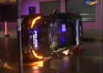 Dos choques entre patrulleros y autos particulares con pocos minutos de diferencia en distintos barrios de Rosario