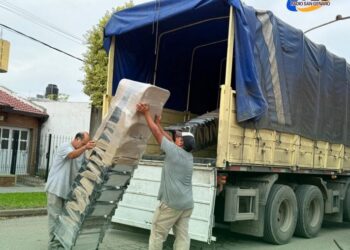 La Municipalidad de San Genaro acompañó la entrega de mobiliario escolar en el marco del Programa 1.000 Aulas del Gobierno de Santa Fe.