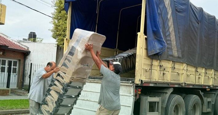 La Municipalidad de San Genaro acompañó la entrega de mobiliario escolar en el marco del Programa 1.000 Aulas del Gobierno de Santa Fe.