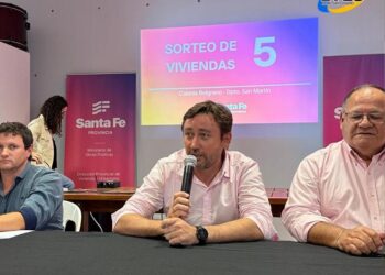 El senador Esteban Motta estuvo presente en el sorteo de viviendas en Colonia Belgrano