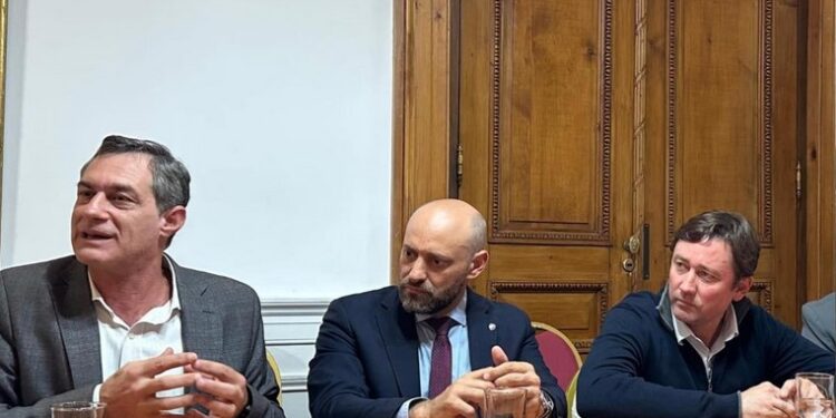 Día histórico: Esteban Motta firmó el Contrato de Gas natural para seis localidades del departamento