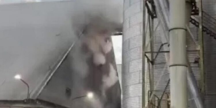 Incendio en Bunge San Jerónimo: una celda arde desde hace más de 30 horas