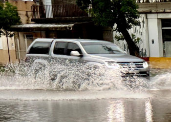 Intenso aguacero en Vera: calles anegadas, evacuados y desesperación en algunos barrios
