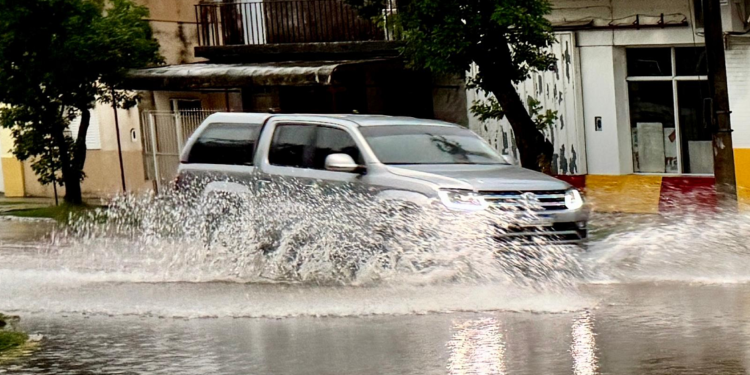 Intenso aguacero en Vera: calles anegadas, evacuados y desesperación en algunos barrios
