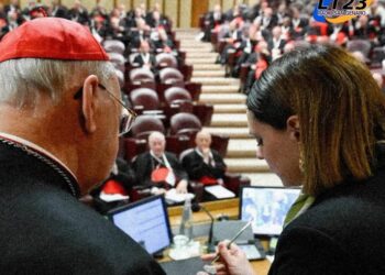 Juraron los funcionarios y oficiales del Cónclave que elegirá mañana al nuevo Papa