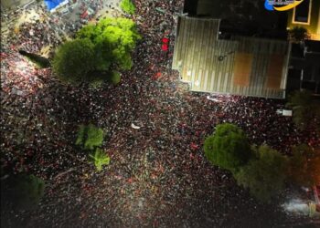 Como cada año, los hinchas de Colón se movilizaron por las calles de Santa Fe para festejar el 120° aniversario de la institución rojinegra.