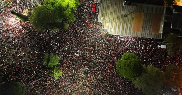 Como cada año, los hinchas de Colón se movilizaron por las calles de Santa Fe para festejar el 120° aniversario de la institución rojinegra.