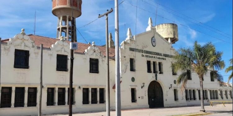 Ordenaron la prisión preventiva de un hombre que intentó ingresar cocaína y marihuana a la cárcel de Coronda