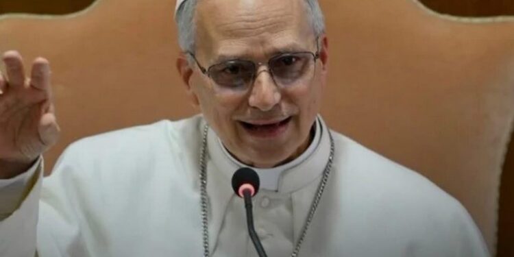 PAPA: “TOMÉ MI NOMBRE POR LEÓN XIII QUIEN AFRONTÓ LA DEFENSA DE LA DIGNIDAD, LA JUSTICIA Y EL TRABAJO”