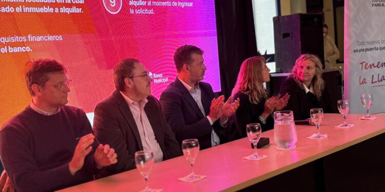 EL SENADOR DIANA Y LA VICE GOBERNADORA GISELA SCALGIA PRESENTARON EL PROGRAMA LLAVE EN LA CIUDAD DE GÁLVEZ