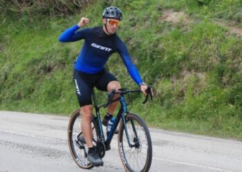 SCALONI CORRERA EL RIO PINTO 2025 EN LA CUMBRE.