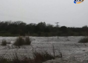Debido al fuerte temporal, se registran anegamientos y cortes en varias rutas nacionales y autopistas en la provincia de Bs As.