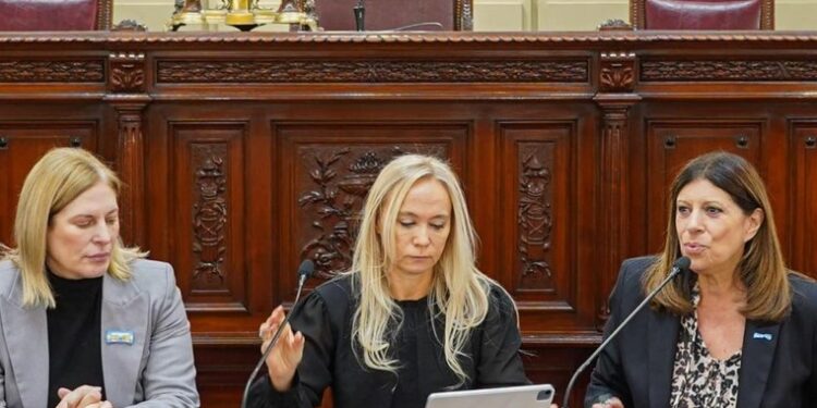 CLARA GARCÍA: “EL TRABAJO CONJUNTO DE LOS TRES PODERES DEL ESTADO PERMITIÓ BAJAR EL DELITO EN SANTA FE”