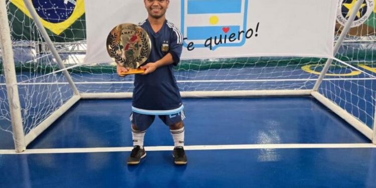 Tomás Quiroga, de Salto Grande, se consagró campeón con a la Selección Argentina de Talla Baja en la Copa Amistad 2025 disputada en Río de Janeiro.