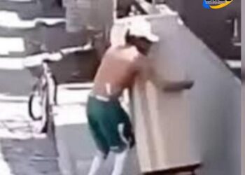 Un hombre fue detenido en San Lorenzo mientras iba caminando llevando una heladera blanca