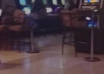 UNA MUJER MURIÓ EN UN BINGO DE MAR DEL PLATA Y LOS APOSTADORES SIGUIERON JUGANDO