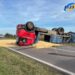 Impresionante vuelco de camión en Ruta 13 cerca de El Trébol