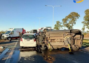 Choque en la autopista Rosario-Santa Fe: dos autos involucrados y heridos graves