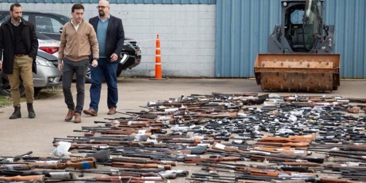Destrucción de más de 1000 armas en Rosario: muchas eran réplicas utilizadas para cometer delitos