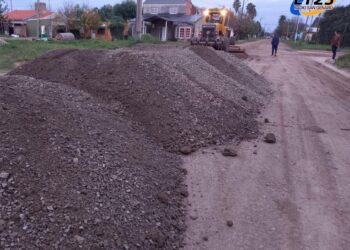 Coronda: Comenzaron los trabajos de ripiado y mejoramiento en las calles Mitre y Melchor Martínez