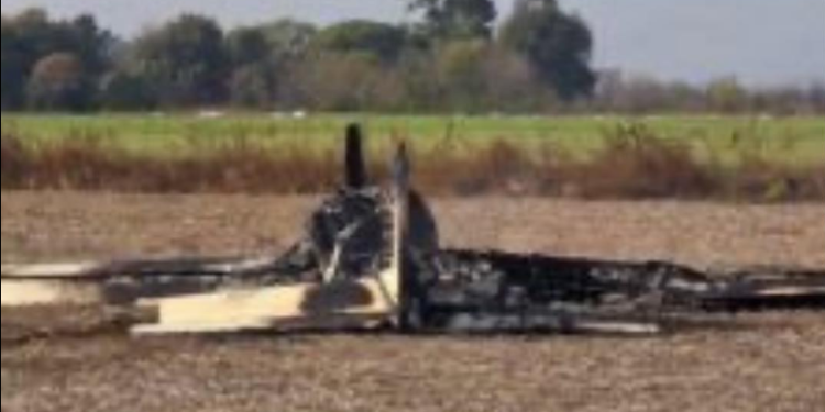 Otro misterio en el aire: hallan una avioneta incendiada en un campo cercano a Pergamino