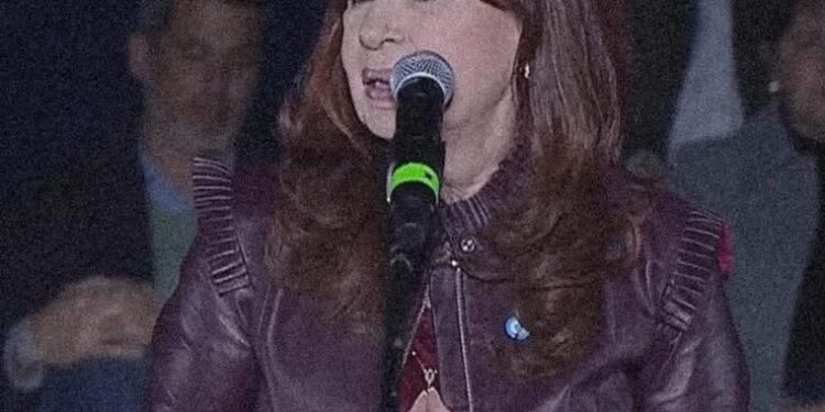 Cristina Kirchner: «Me gatillaron en la cara, porque me quieren presa o muerta»