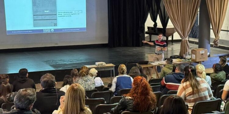 El Trebol: INAUGURACIÓN DE LA MUESTRA POR LOS 40 AÑOS DEL JARDÍN «DULCE DE LECHE»